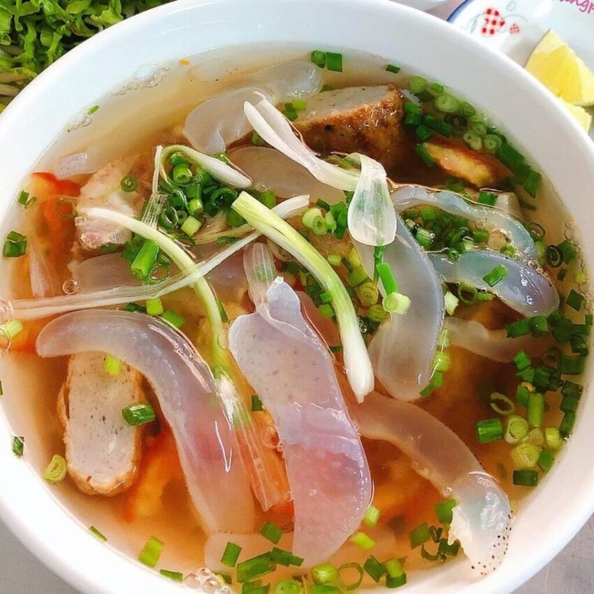 Quán bún cá Nam Beo lọt top quán ăn Nha Trang ngon bổ rẻ bậc nhất 